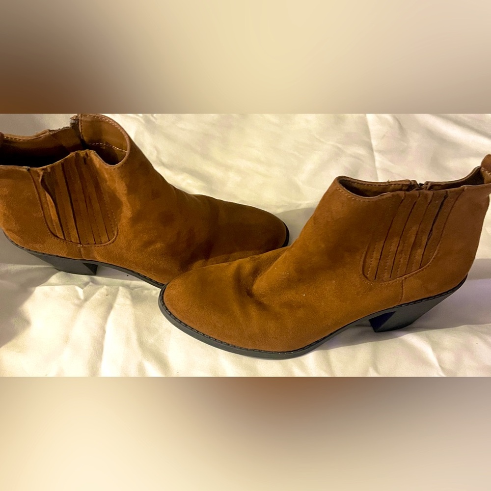 Forever 21 Brown Zip Up Ankle Boots (size US 7)